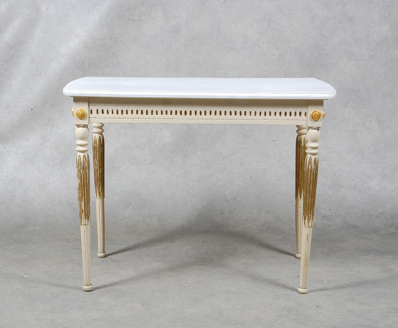 BORD, sengustaviansk stil.