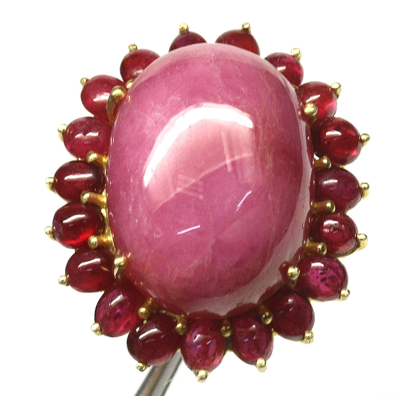 LARGE CABOCHON RUBY RING. Jewellery & Gemstones - Rings - Auctionet