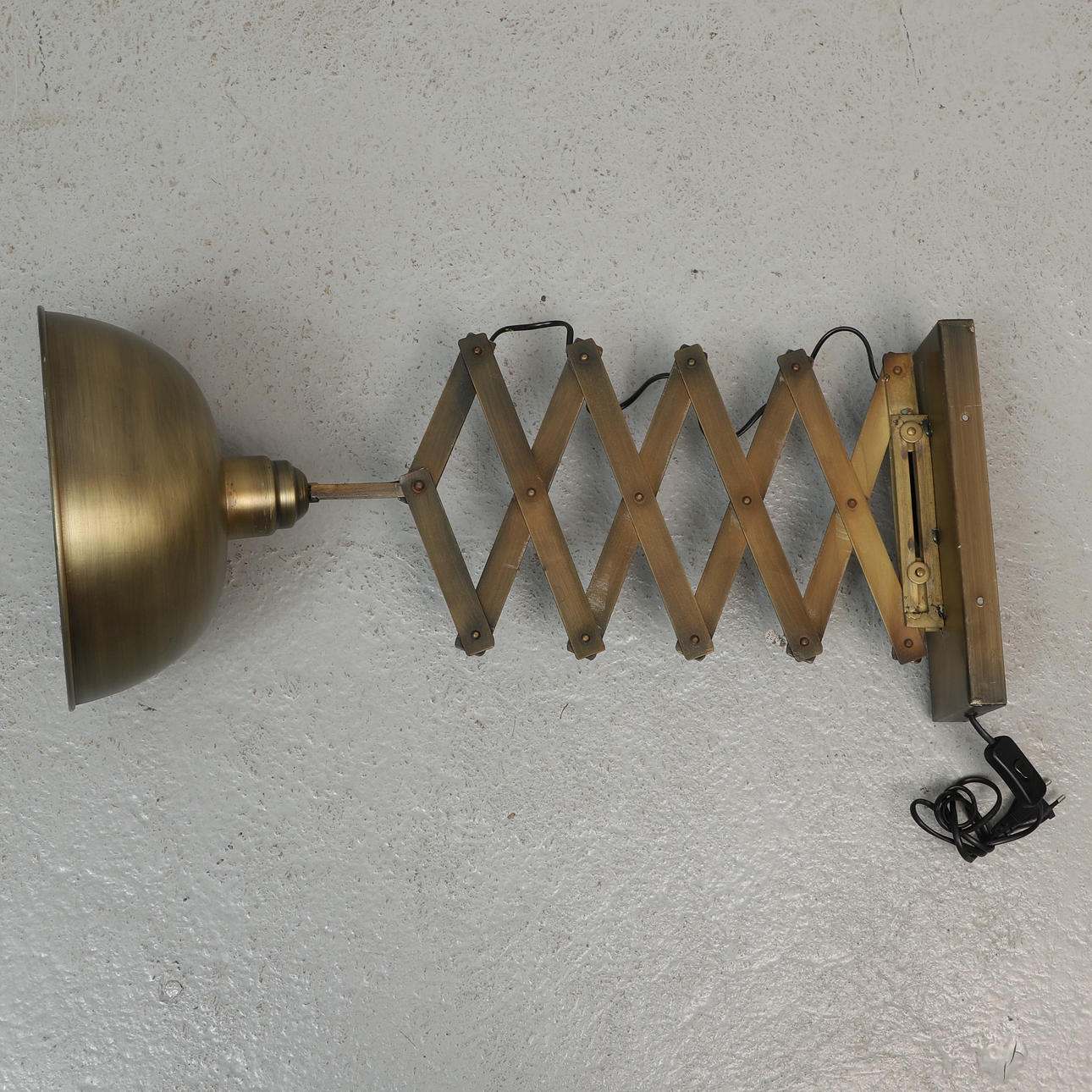 VÆGLAMPE, saksemodel, messing, 1900/2000'erne.