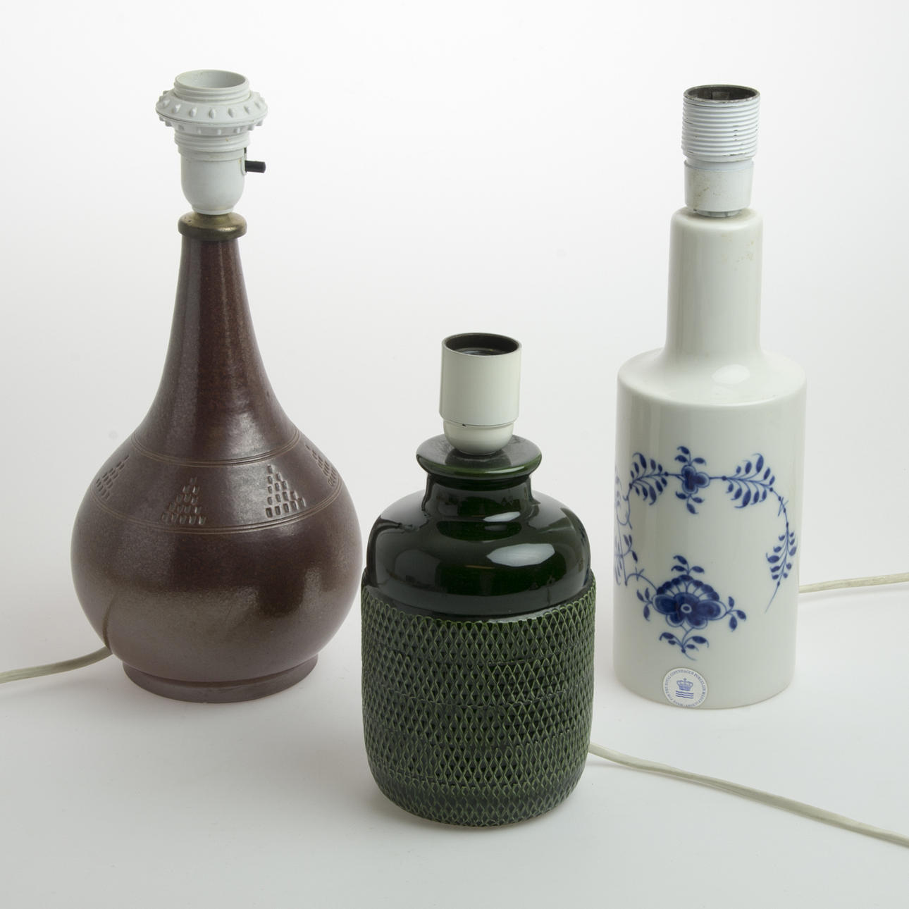 BORDSLAMPOR, 3 stycken, porslin/keramik, bl. a. Royal Copenhagen och Höganäs.