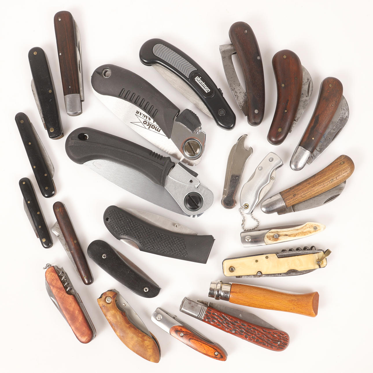 FOLDING KNIVES AND SAWS, 23 pieces. Weapons & Militaria - Edged weapons ...