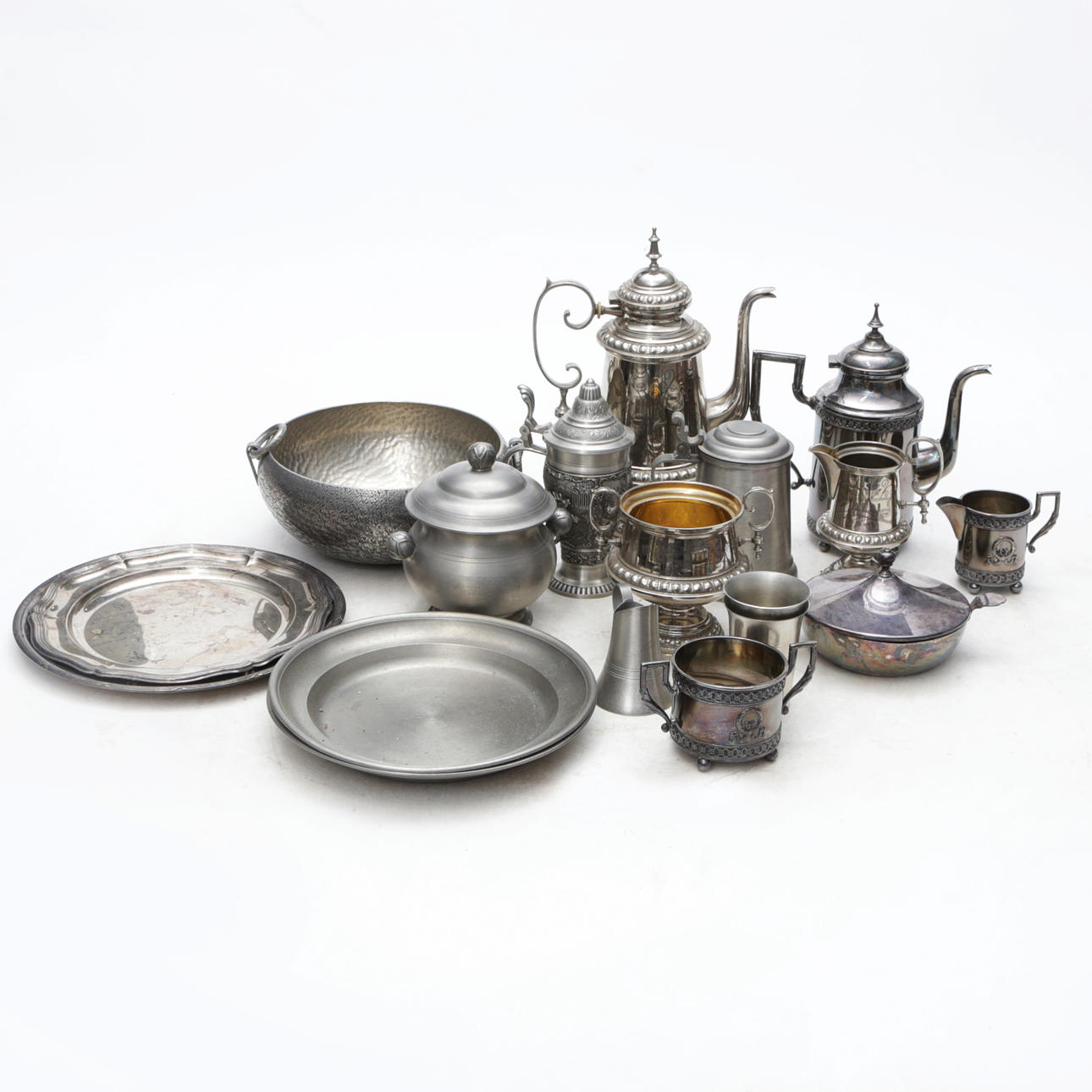 OBJETOS METÁLICOS, 16 piezas.