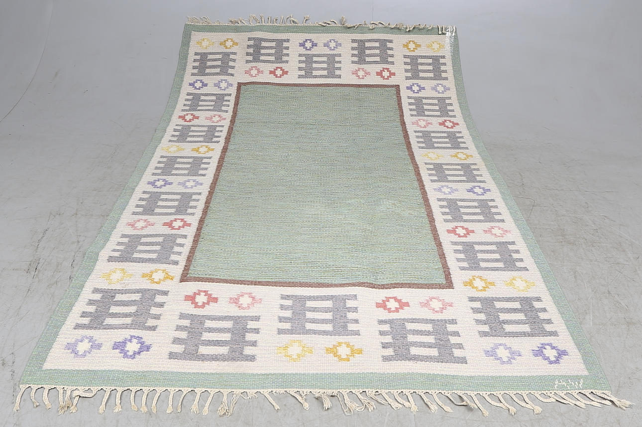 Rölakan, signerad AW. Cirka 248 x 170 cm.