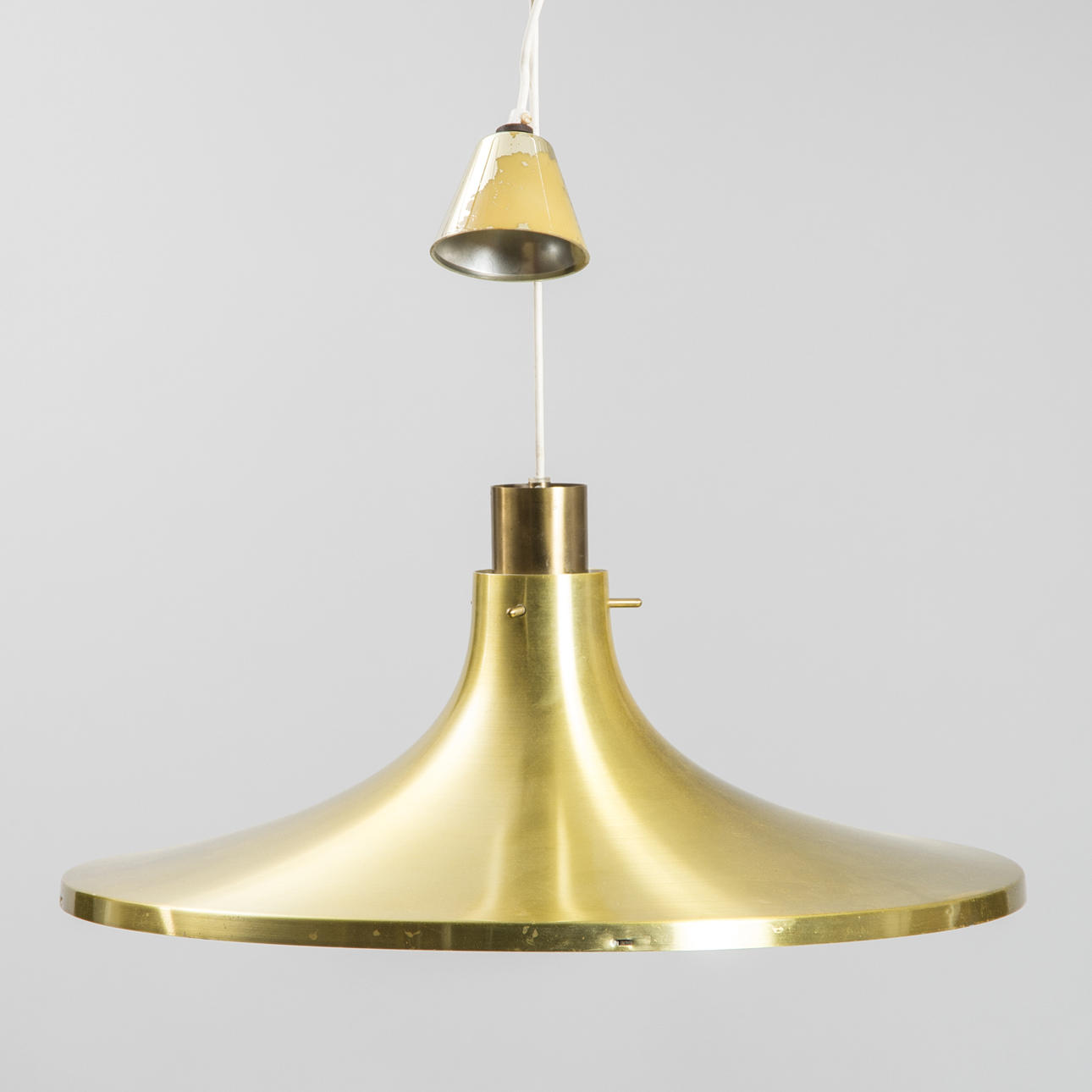 TAKLAMPA, mässing/plast, sent 1900-tal.