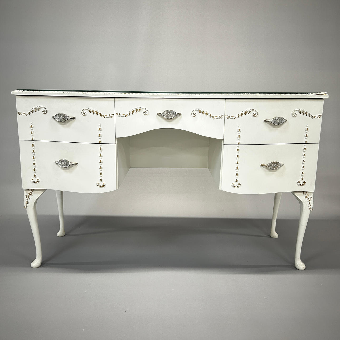 CREAM FINISHED DRESSING TABLE.