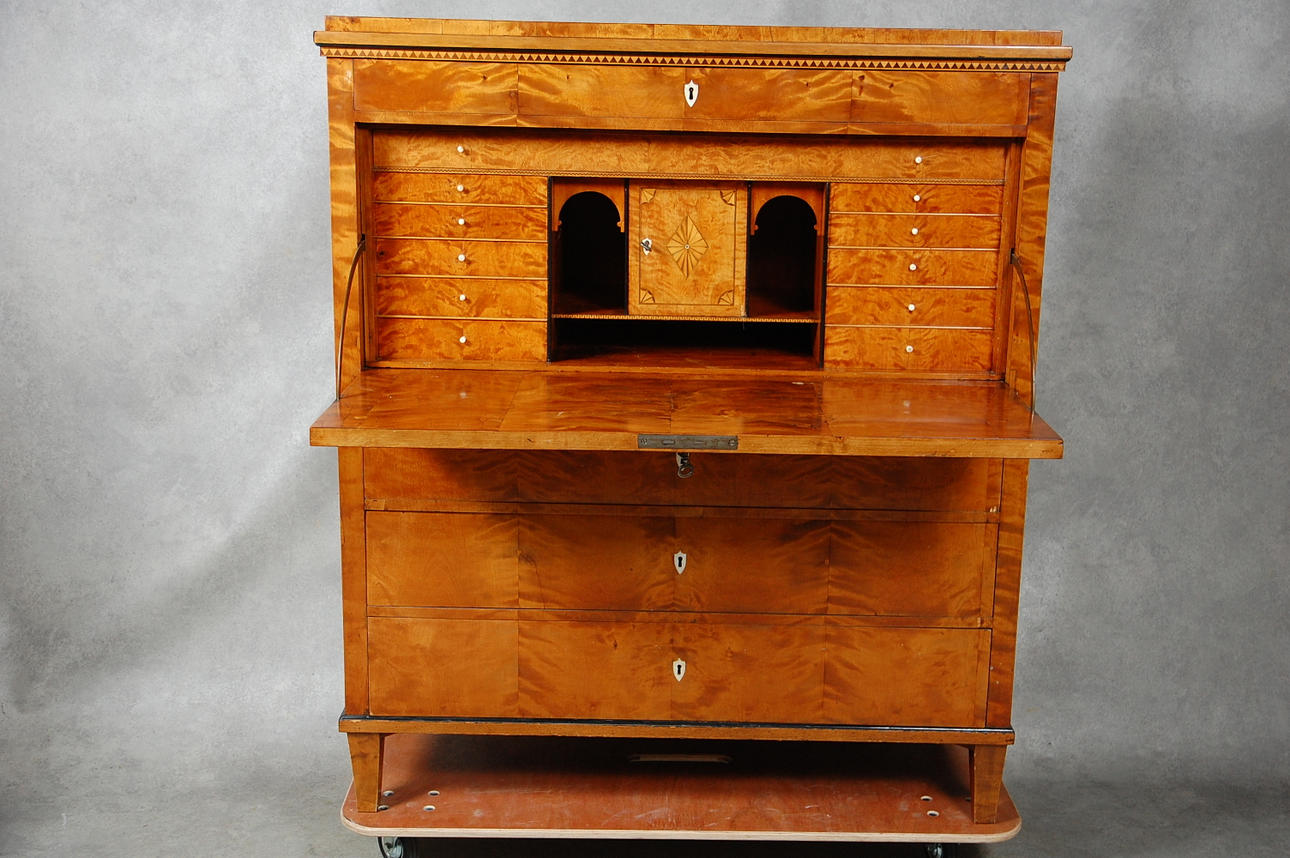 CHIFFONJE, 1800-talets första hälft.