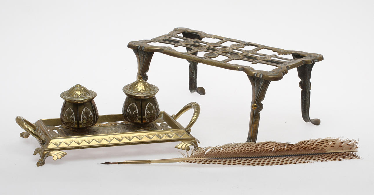 SKRIVBORDSUPPSATS, 2 delar, 1900-tal.