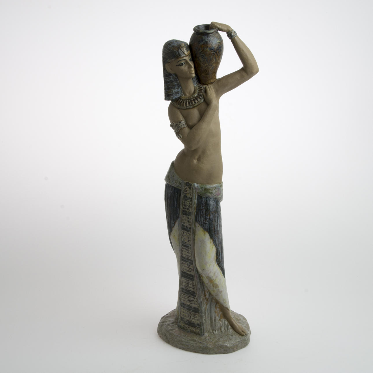 FIGURIN, porslin, egyptisk kvinna med krus, Lladro.