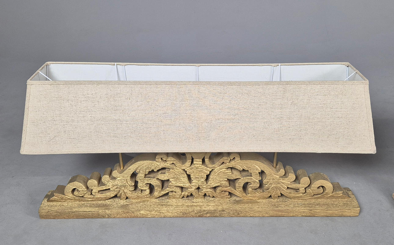 ARCHITECTURAL FORM TABLE LAMP.