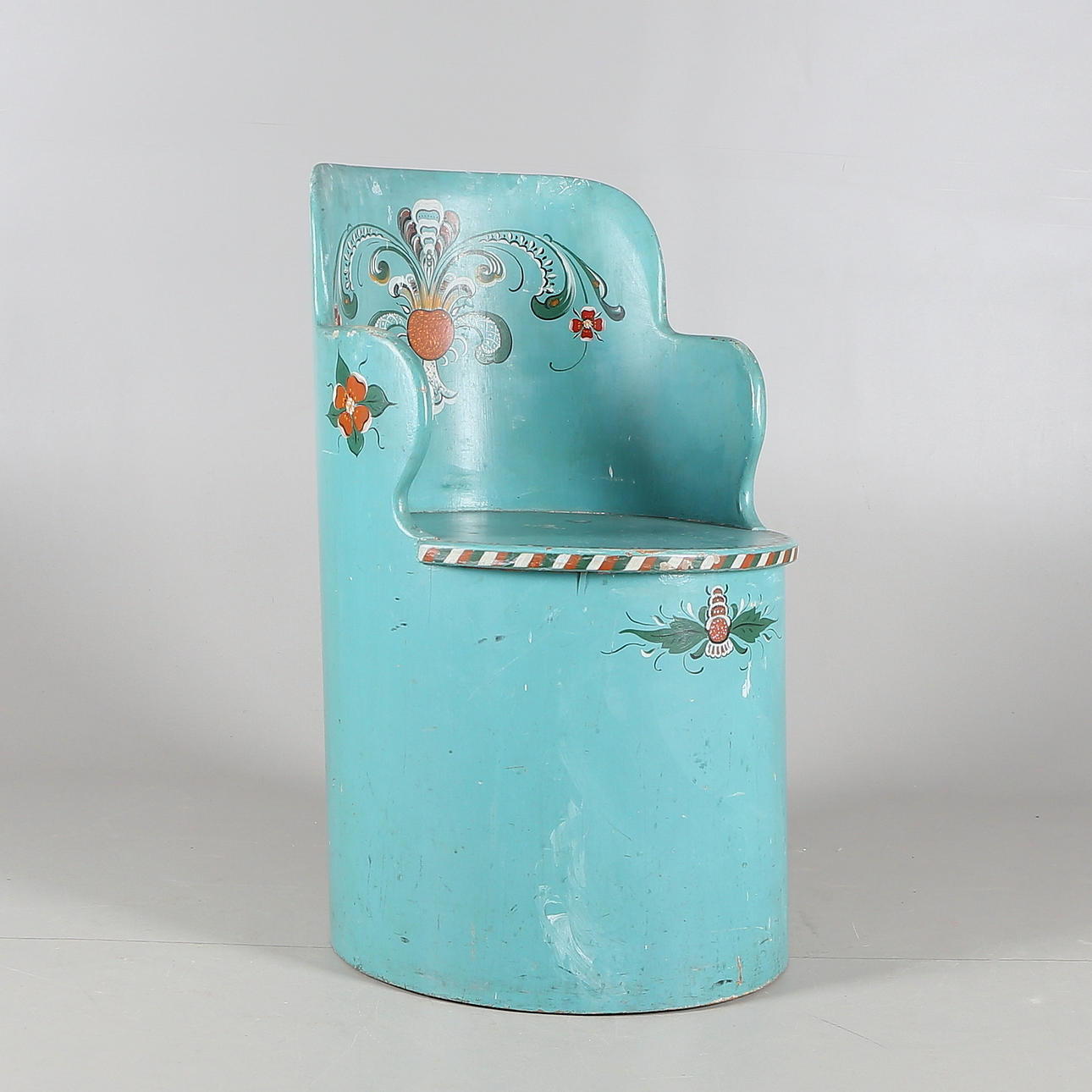 STUBBSTOL, bemålat trä, 18/1900-tal.