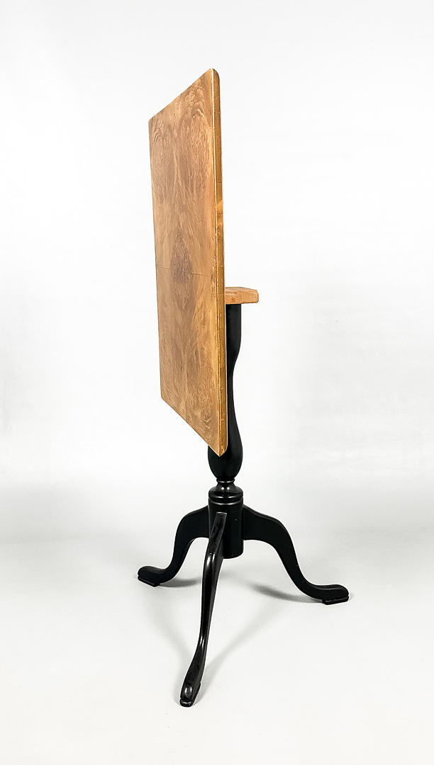 FOLDING TABLE, veneered birch root, 18th/20th century.