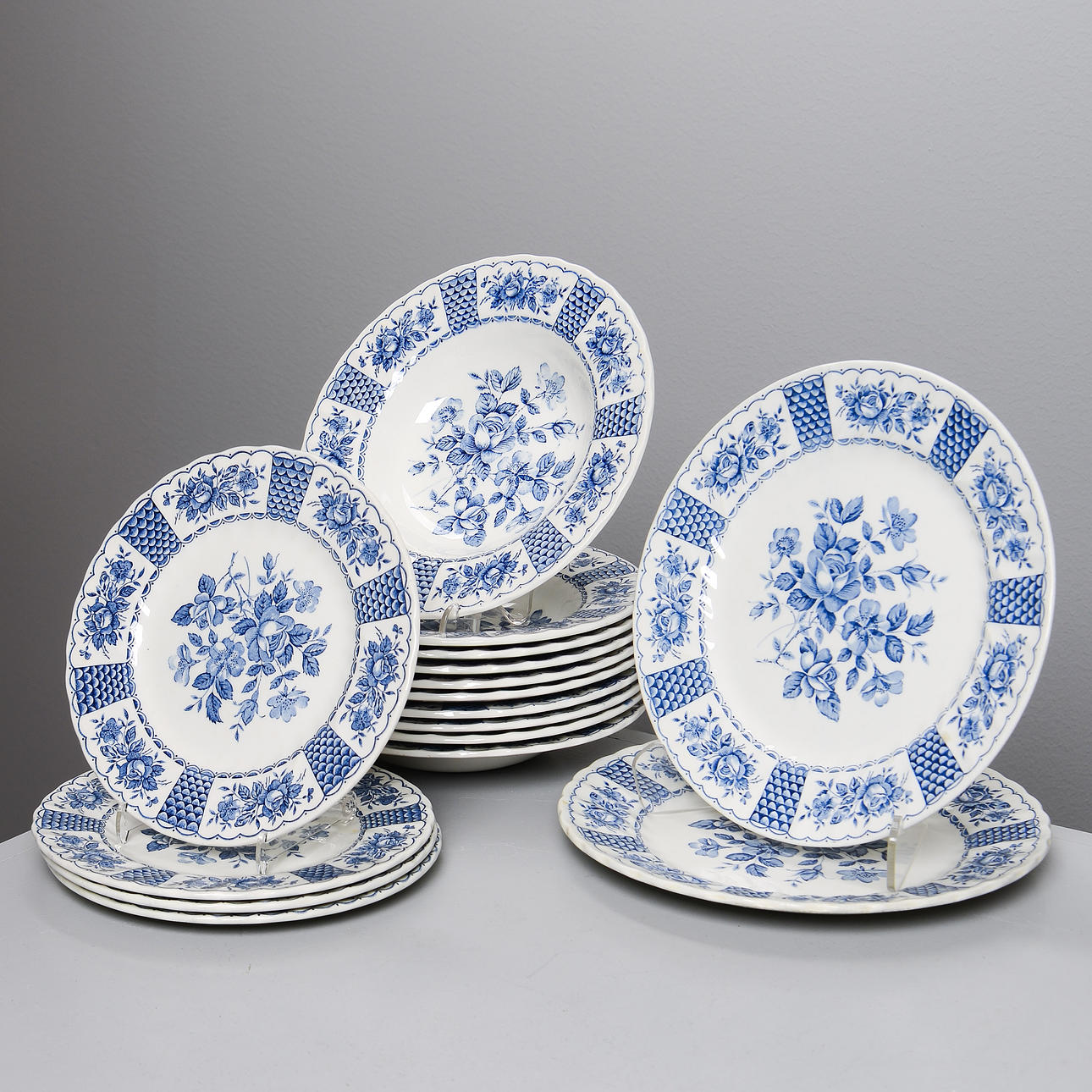 PLATES, “Melody”, Myott, England (16 pieces).