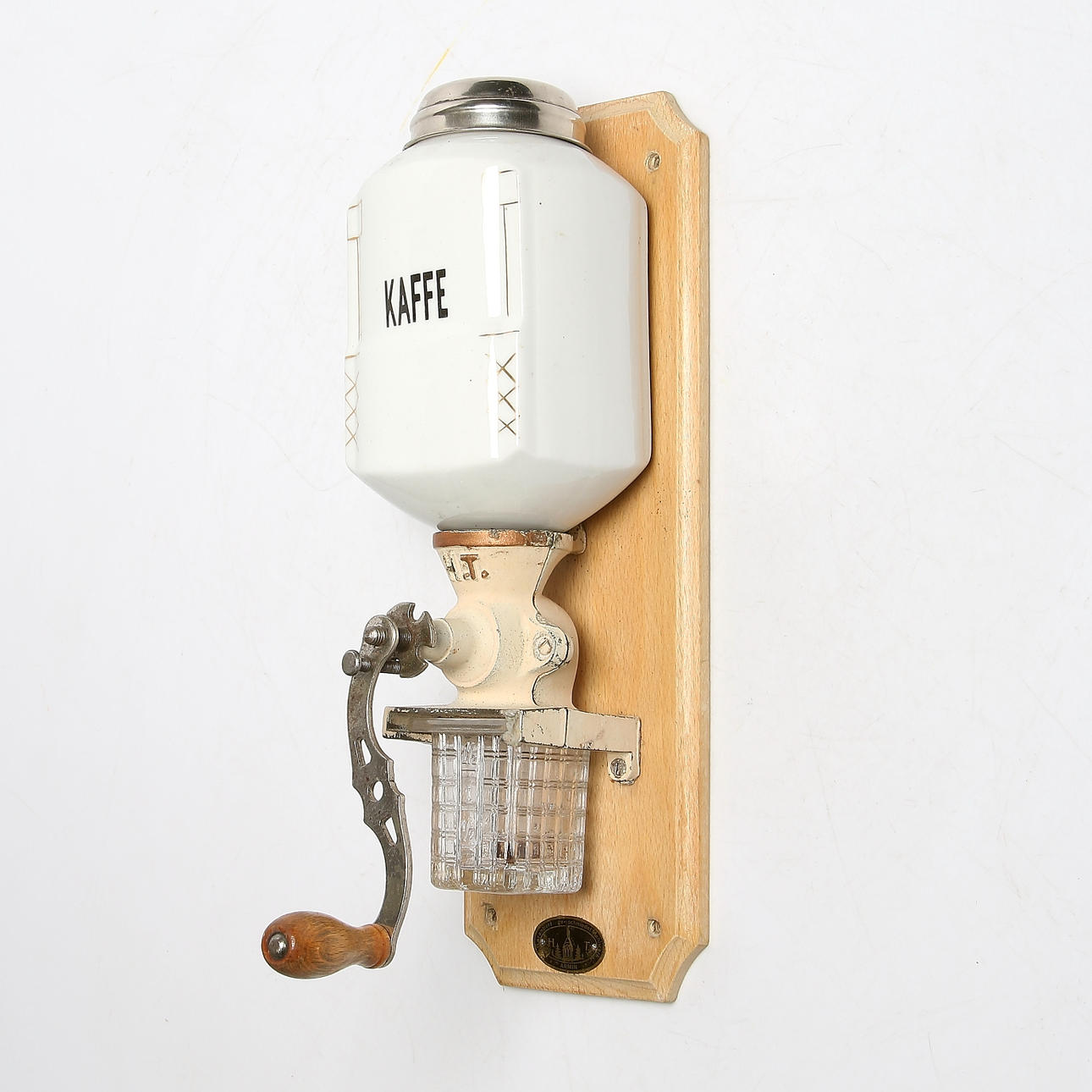 KAFFEKVARN, porslin och trä, jugend, omkring sekelskiftet 18/1900.