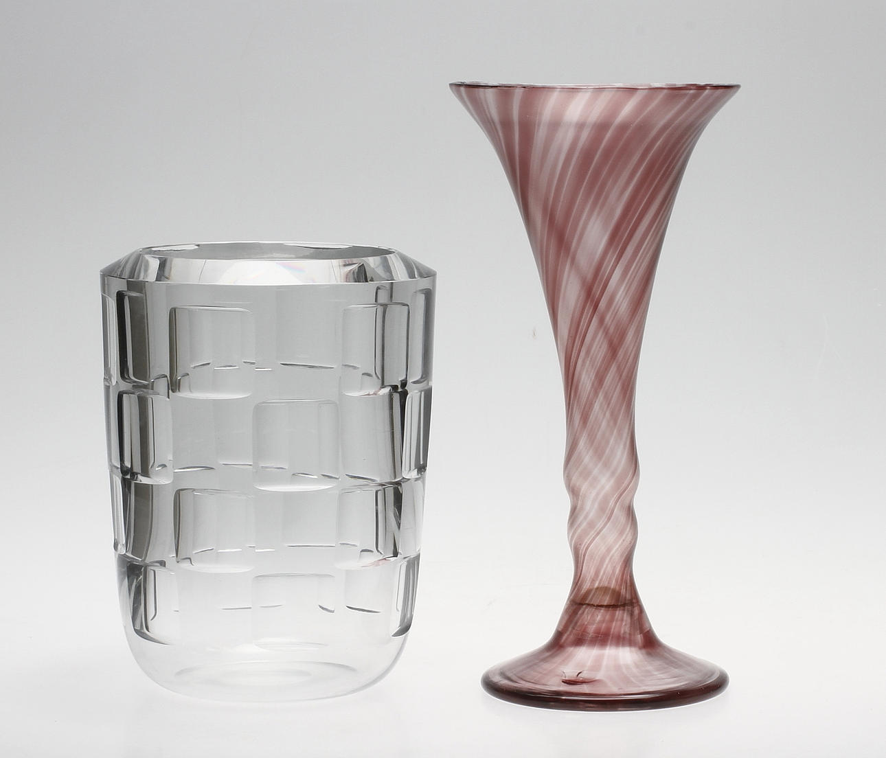 VASER, 2 st, glas, osignerade.