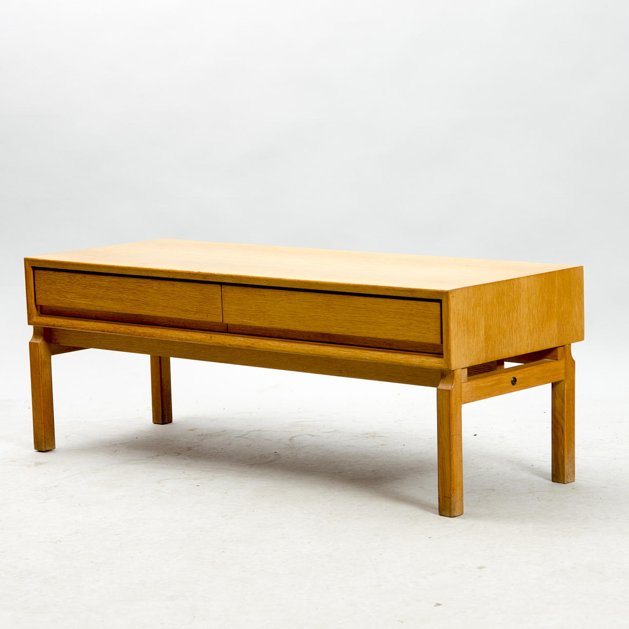 BYRÅ, 2-lådig, ek, design Erik Wörtz.