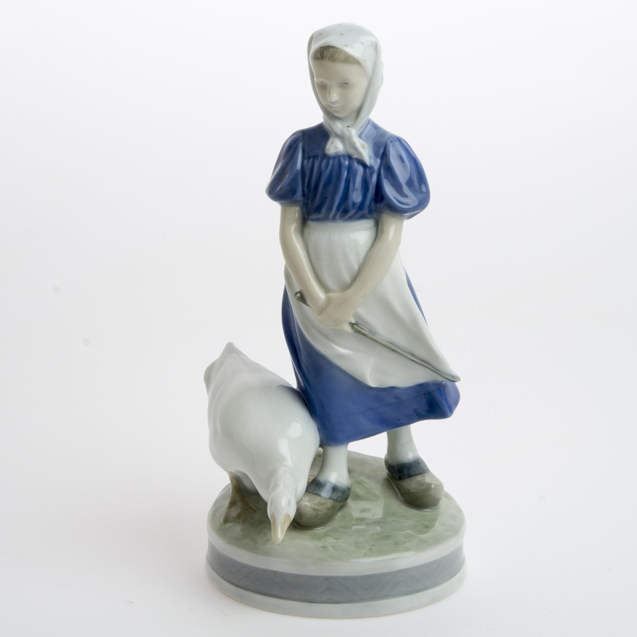 FIGURIN, porslin, flicka med gås, Royal Copenhagen, Danmark.