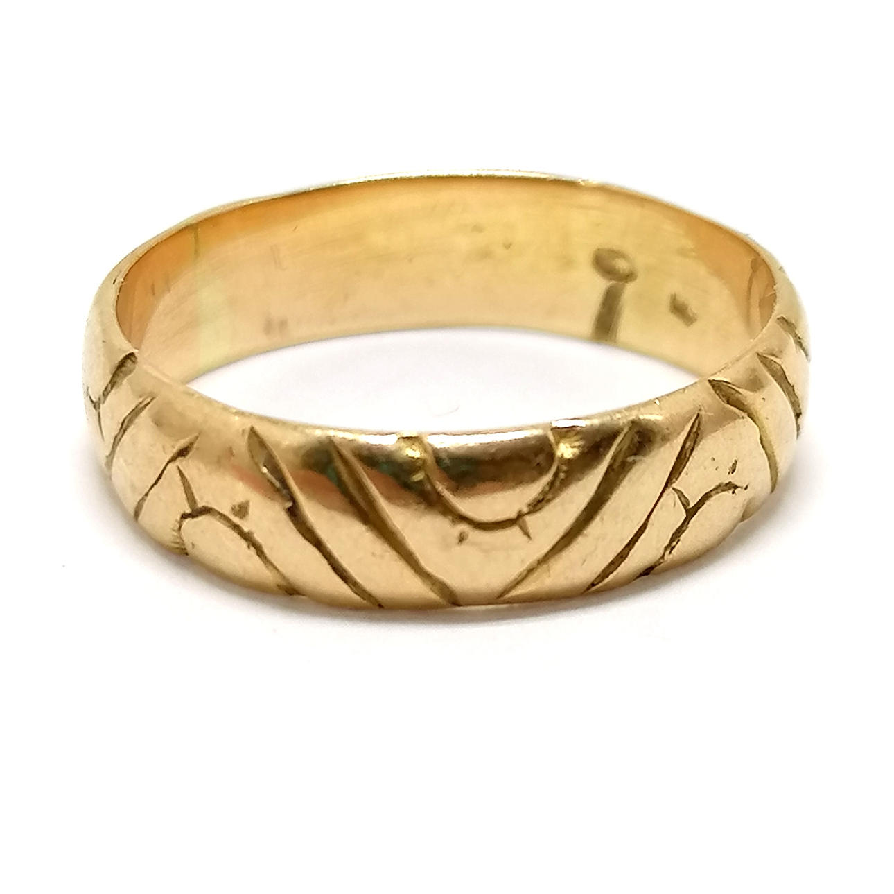 *CONTINENTAL 18ct GOLD BAND RING.