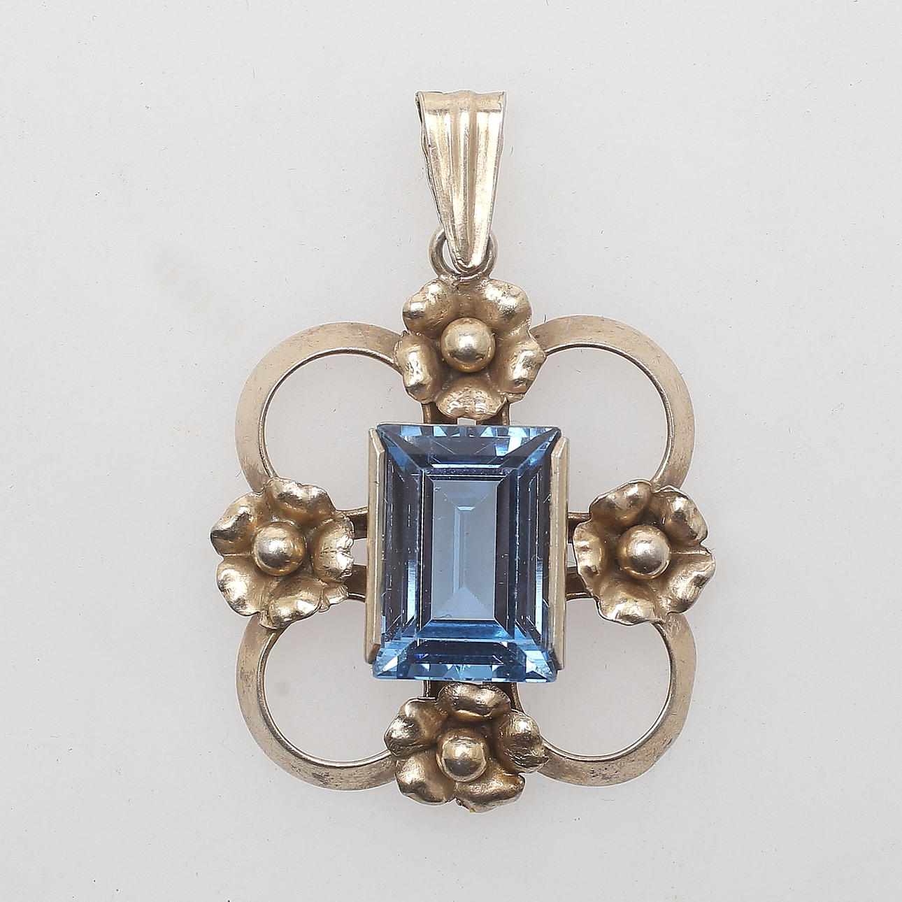 HÄNGSMYCKE, silver samt blå spinell, Guldsmedjan Henry Monsen, Lidköping, 1953.