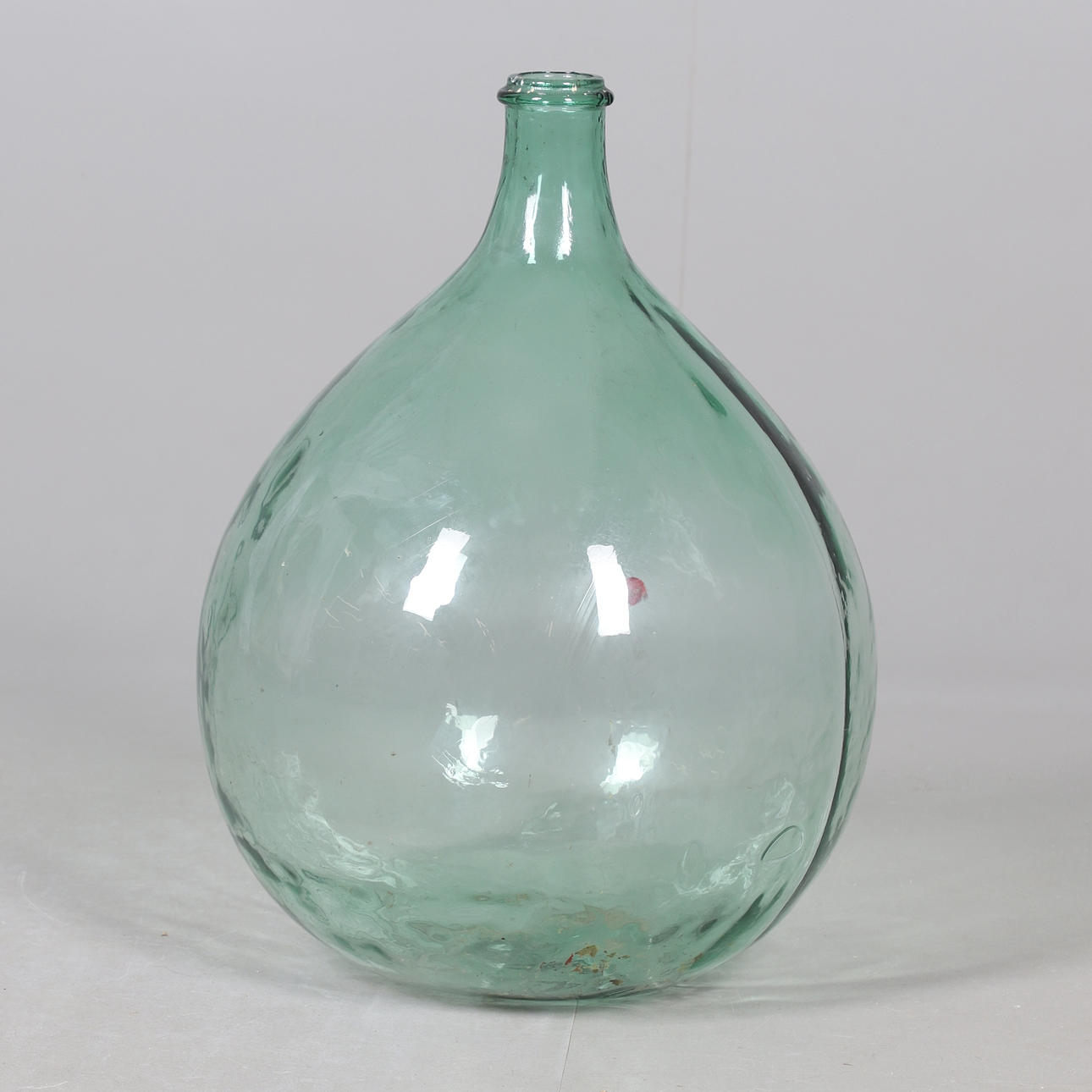 EN GRÖN GLASCARBOY.