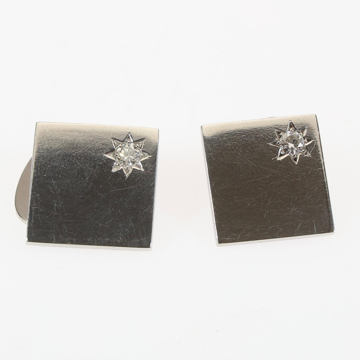 PAIR OF WHITE METAL SQUARE CUFFLINKS.