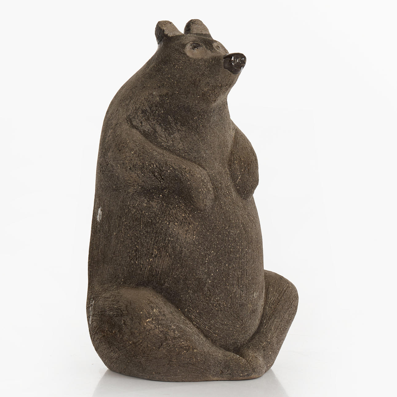 GÖRAN ANDERSSON (1935-1989). Sitting bear, earthenware, Upsala-Ekeby, stamped.