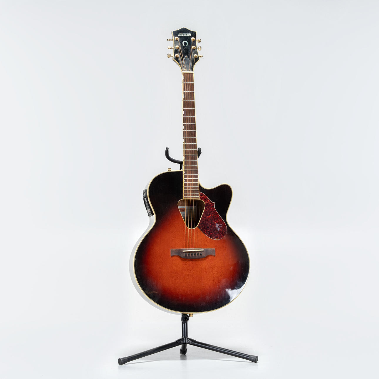 GRETSCH. Semi-acoustic guitar, Model: G5020C, Steel stringed.