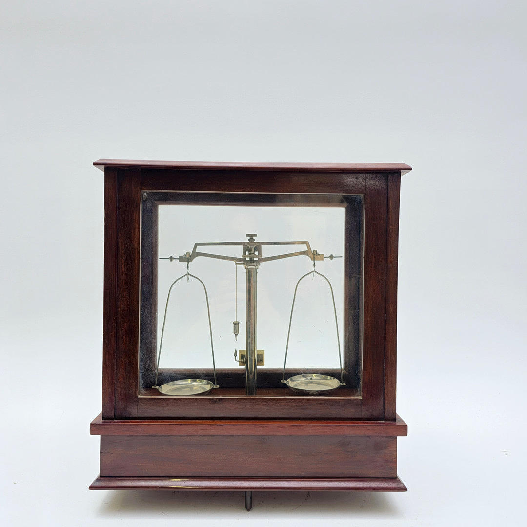 PRECISION BALANCE FOR JEWELRY, 1940S.