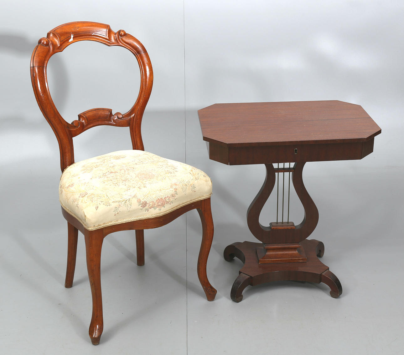 SYBORD OCH STOL, mahogny, 1900-talets andra hälft.