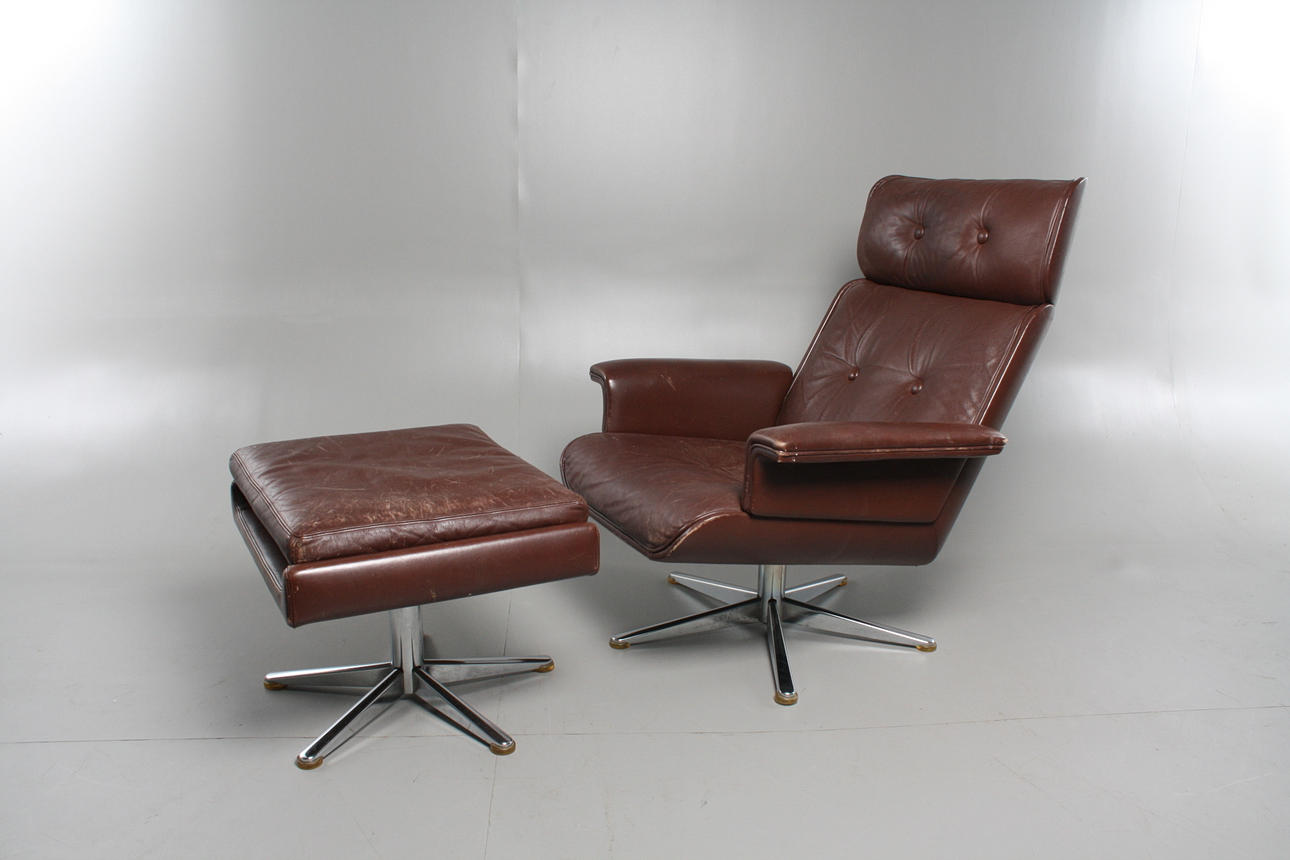 FÅTÖLJ MED FOTPALL, 1960/70-tal.