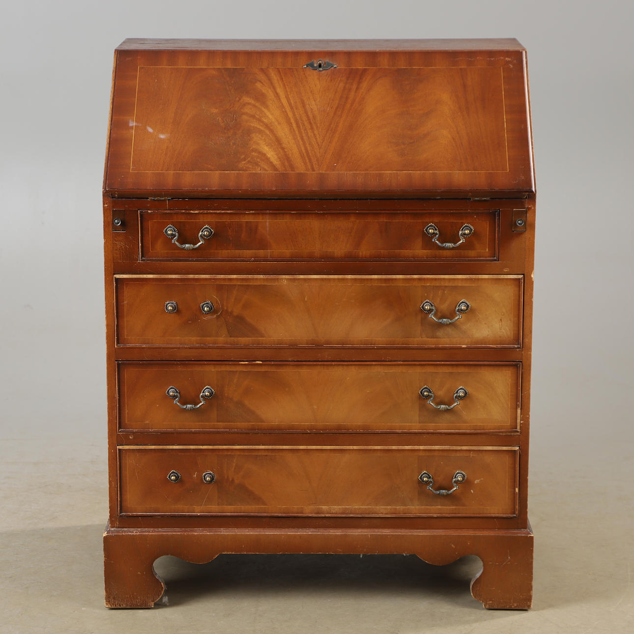 SEKRETÄR MIT SCHRÄGER KLAPPE, Mahagoni, englischer Stil.