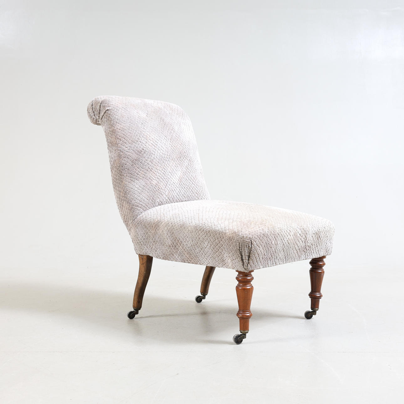 EMMA ARMCHAIR, on wheelbarrows, Neo-Renaissance.