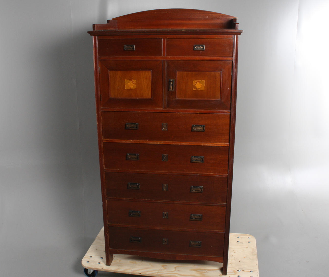 BYRÅ med skåp,Lindells möbelfabrik norrköping, 1900-talets första hälft.