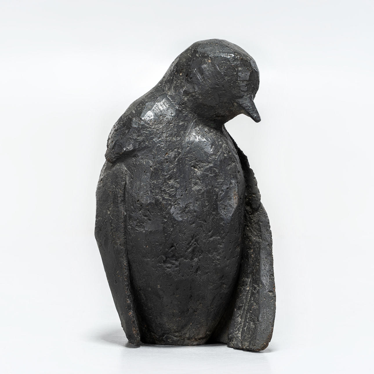 EVERT LINDFORS. “Resting bird”, Sculpture, Earthenware, Signed, 20th century.