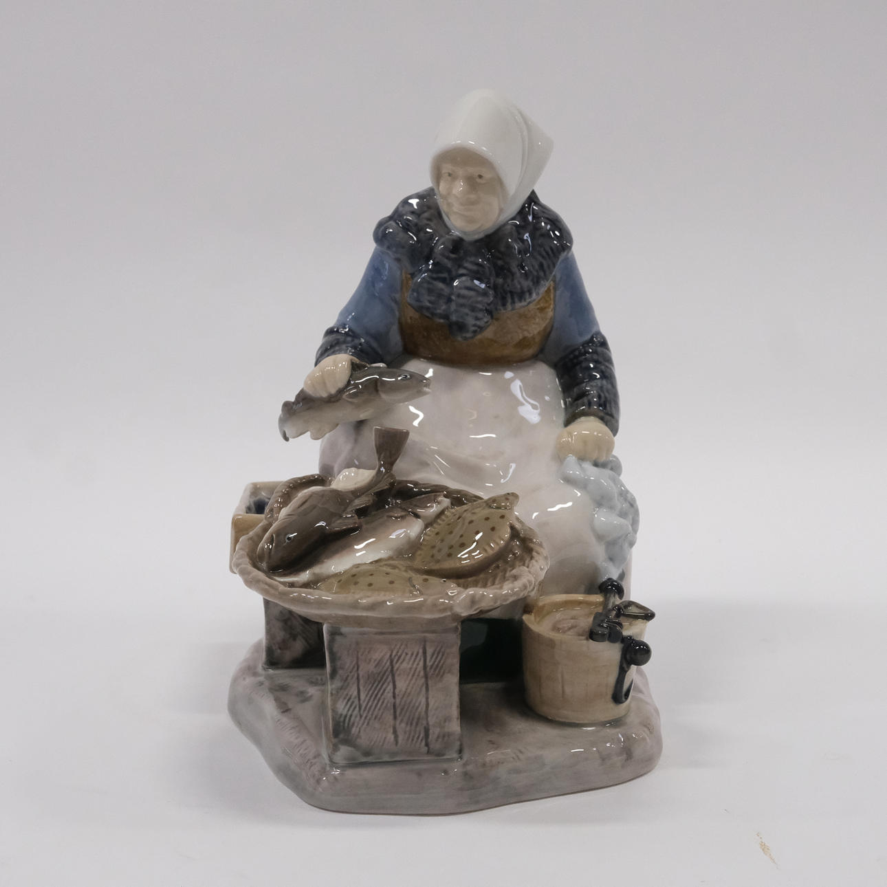 AXEL LOCHER. FIGURIN, , BING & GRÖNDAHL, FISKFÖRSÄLJERSKA. Asiatika ...