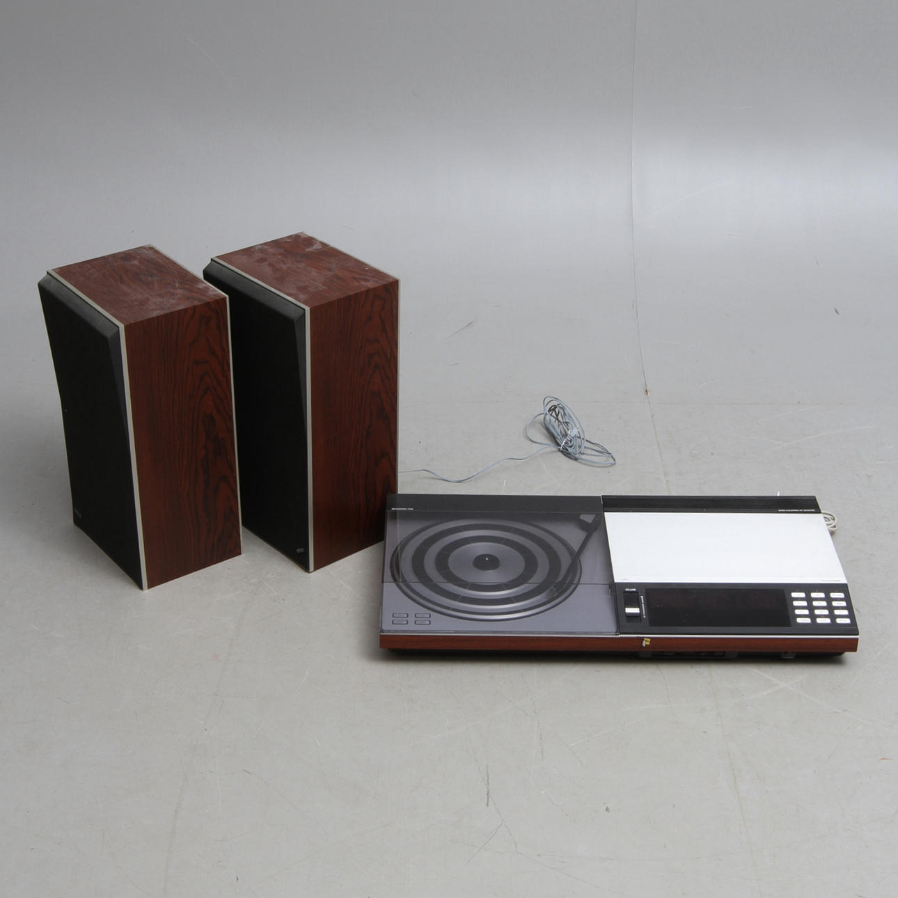 STEREO, 3 dlr, Beocenter 7000, med 2 högtalare, Bang & Olufsen.