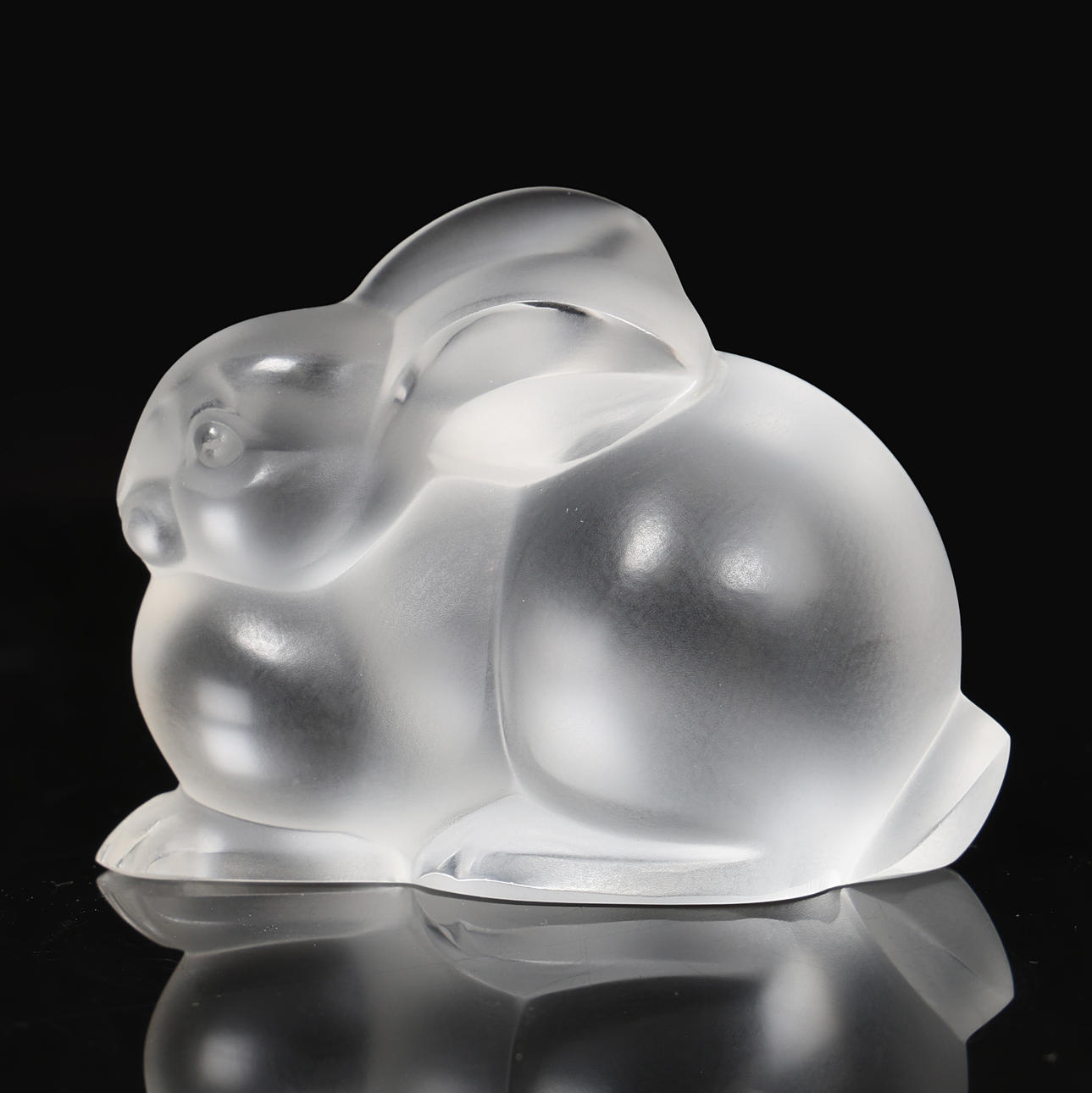 A LALIQUE "RESTING BUNNY" FROSTED GLASS RABBIT.