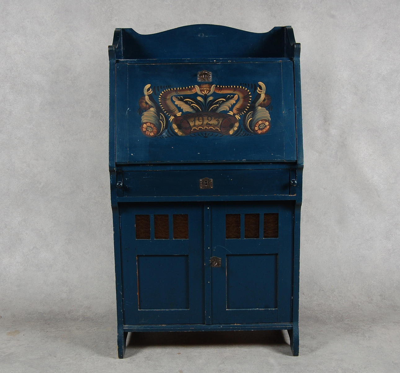 SKRIVSEKRETÄR, allmogestil, från 1923.