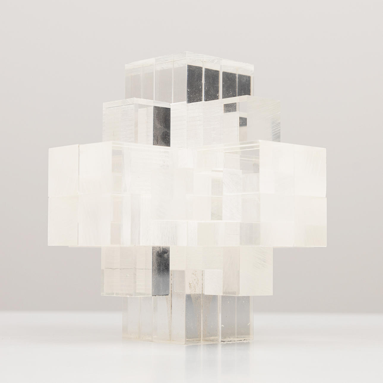 Veistos, muovia, Hypercube Corpus.