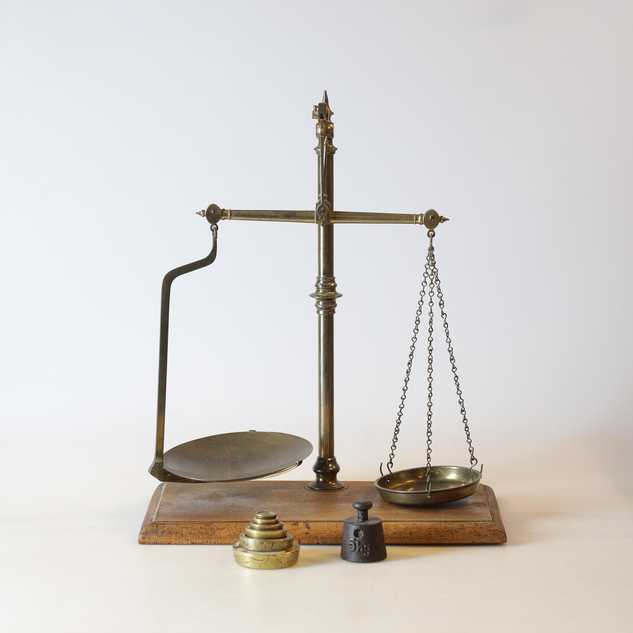 A 20th-century 8-piece balance scale and weights.