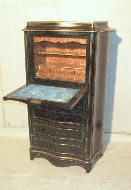 Sällsynta franska damer sekreterare svart lack och mässing inläggningar.