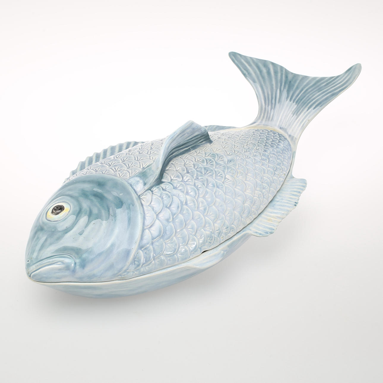 UPPLÄGGNINGSFAT med lock, porslin, 1900-tal. Portugal.