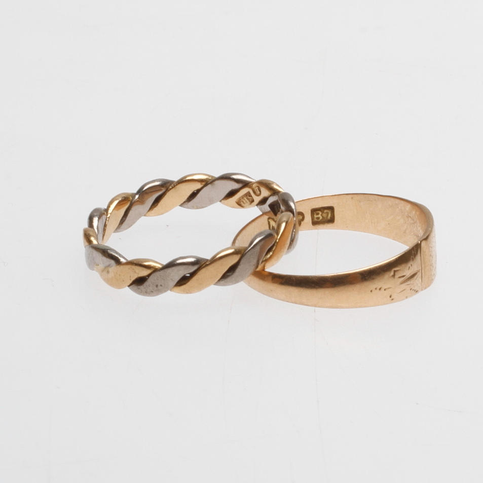 RINGAR, 2 st, 18k guld, vikt ca 6 gr.