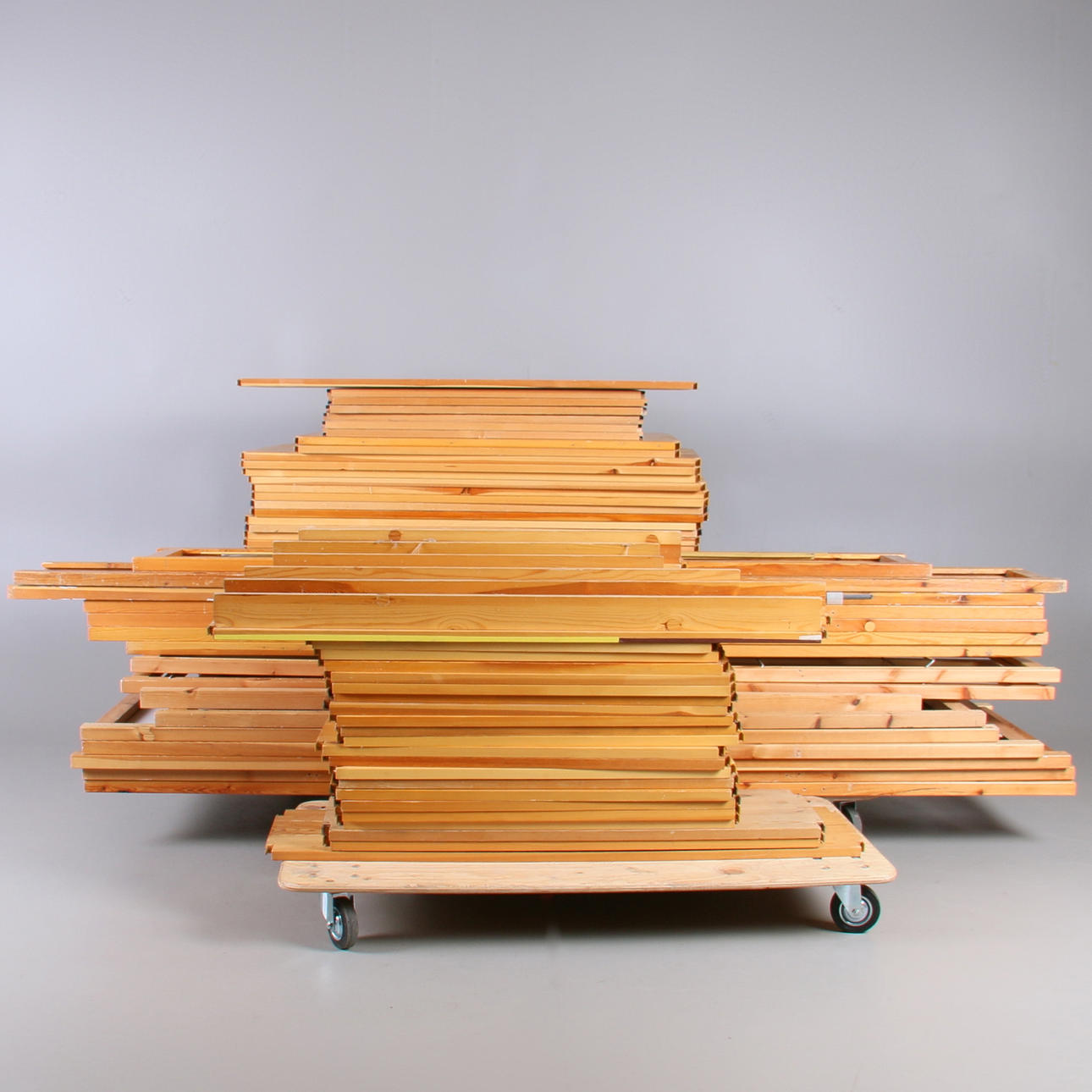 LAGERHYLLOR, 83 delar, furu, 1900-tal.