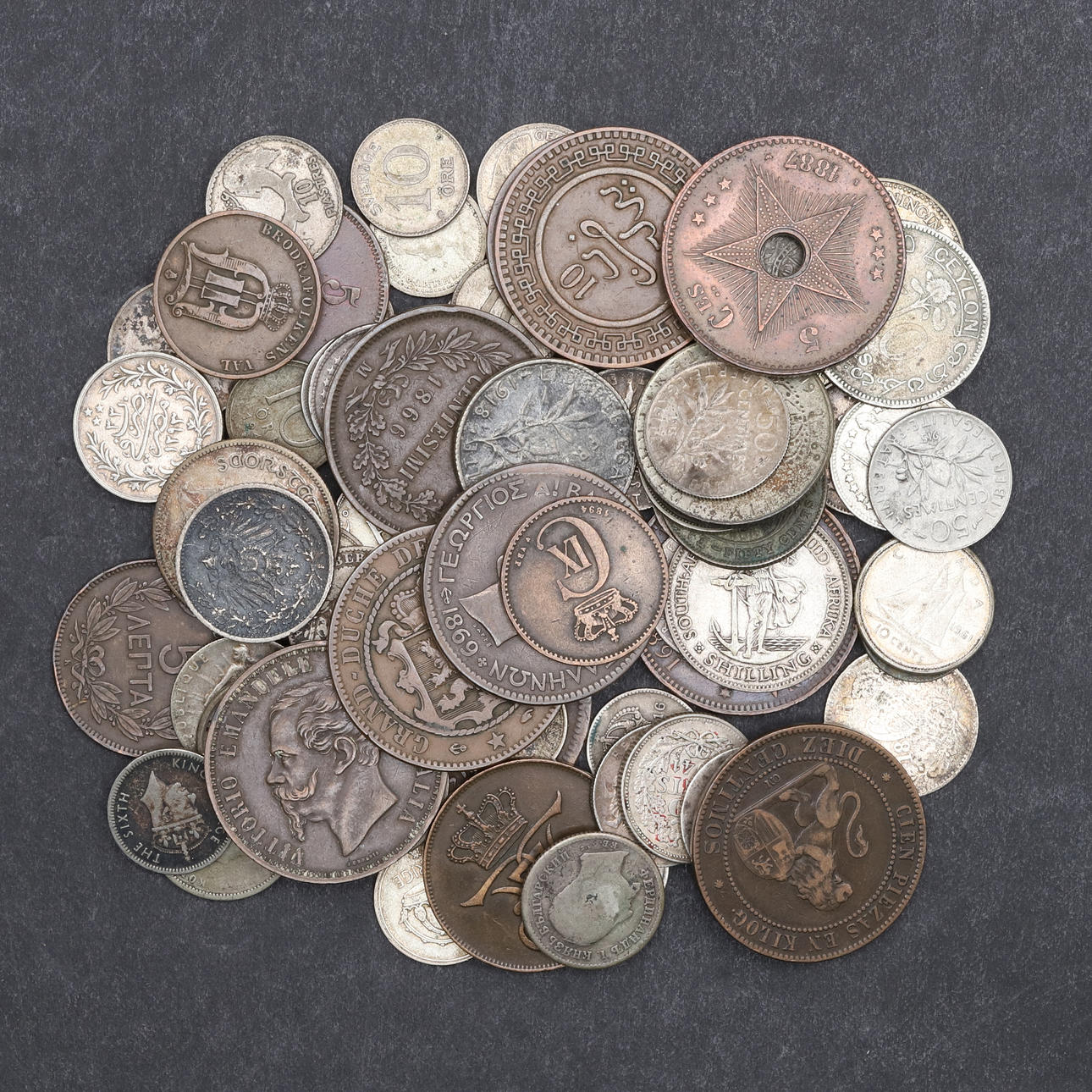 A MIXED COLLECTION OF WORLD COINS TO INCLUDE SILVER ISSUES. Coins ...