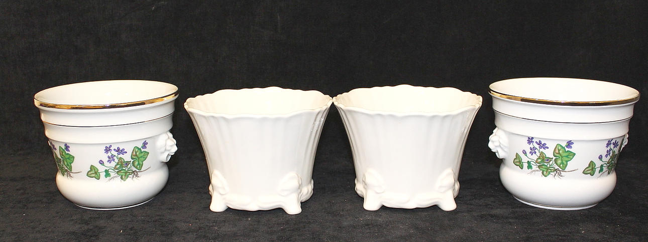 YTTERFODER, 4 st, porslin, 2 st Rörstrand, 2 st Fyrklöven.