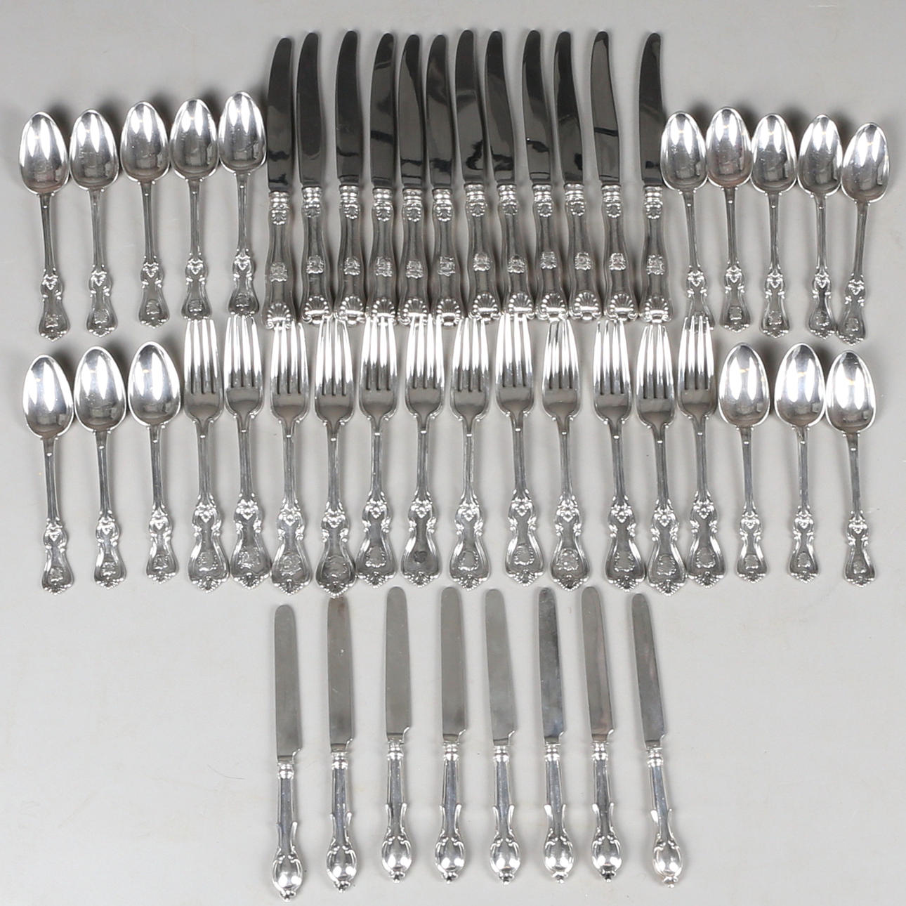 BESTICKSERVIS, silver, 48 delar, Gustaf Möllenborg, Stockholm, 1851 - 1870, totalvikt ca 3705 gram.