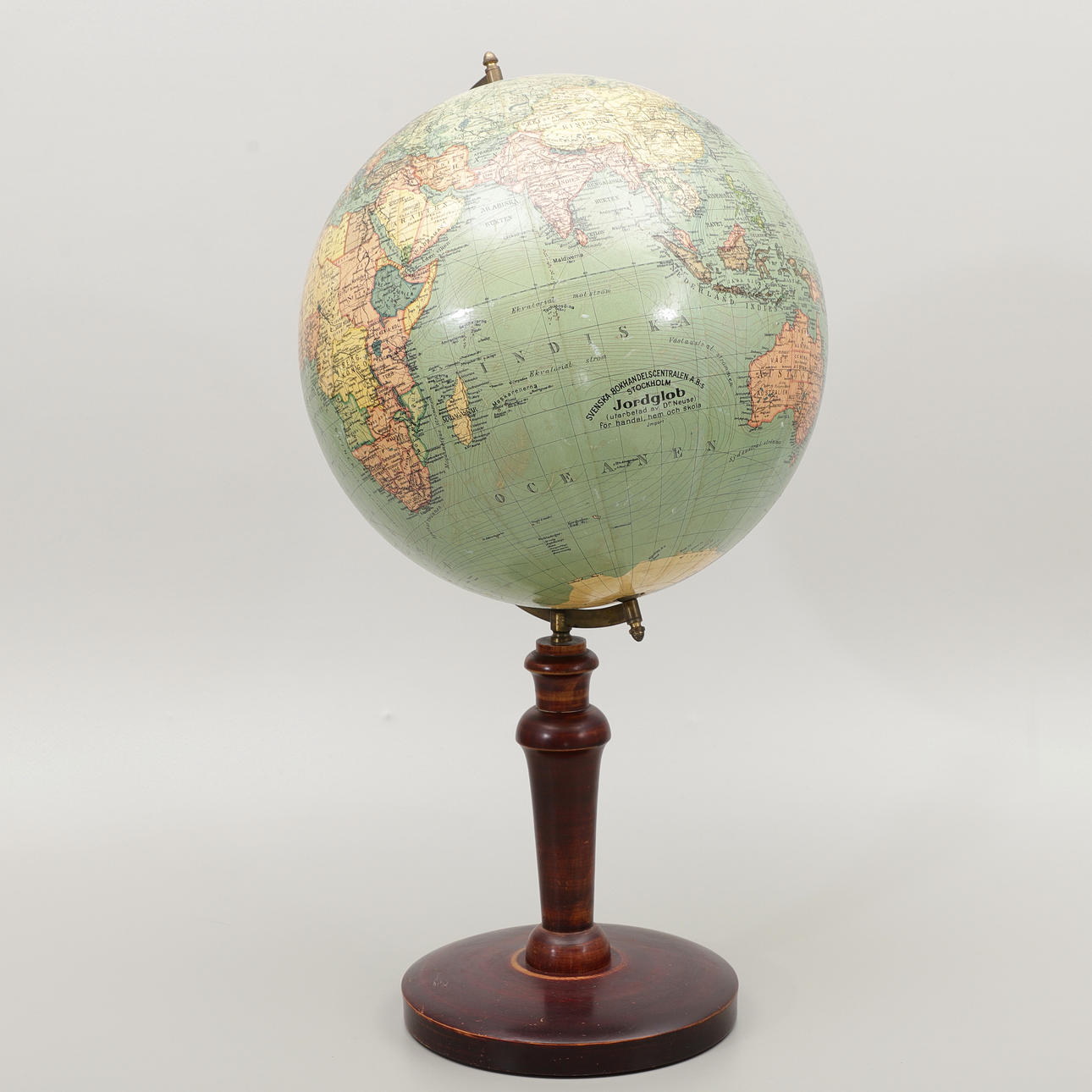 GLOBE, early 20th century.