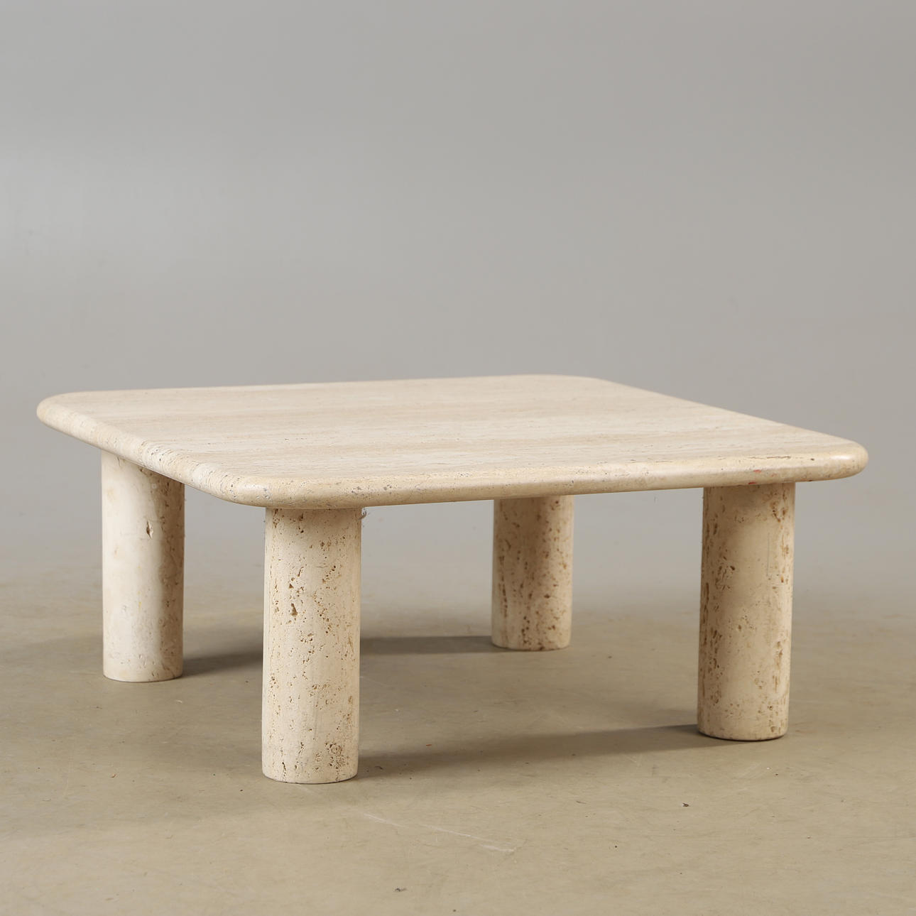 SOFFBORD, travertin, 1900-talets andra hälft.