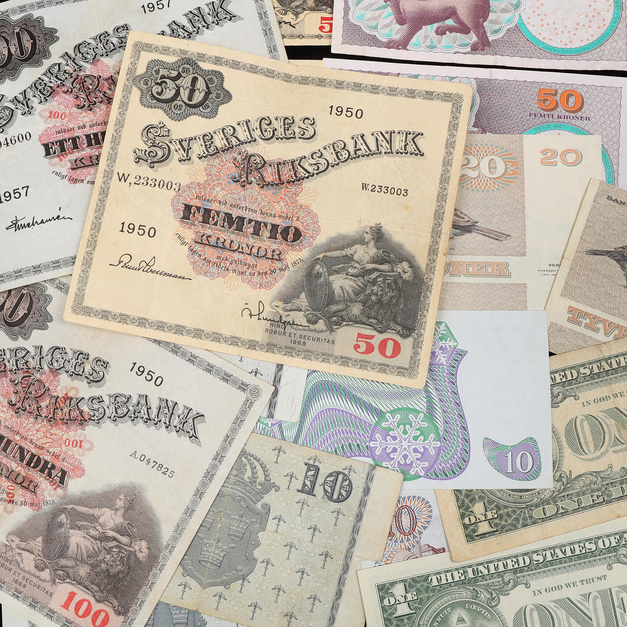 A set of 30 banknotes, 20th century. Coins, Medals & Stamps - Other ...