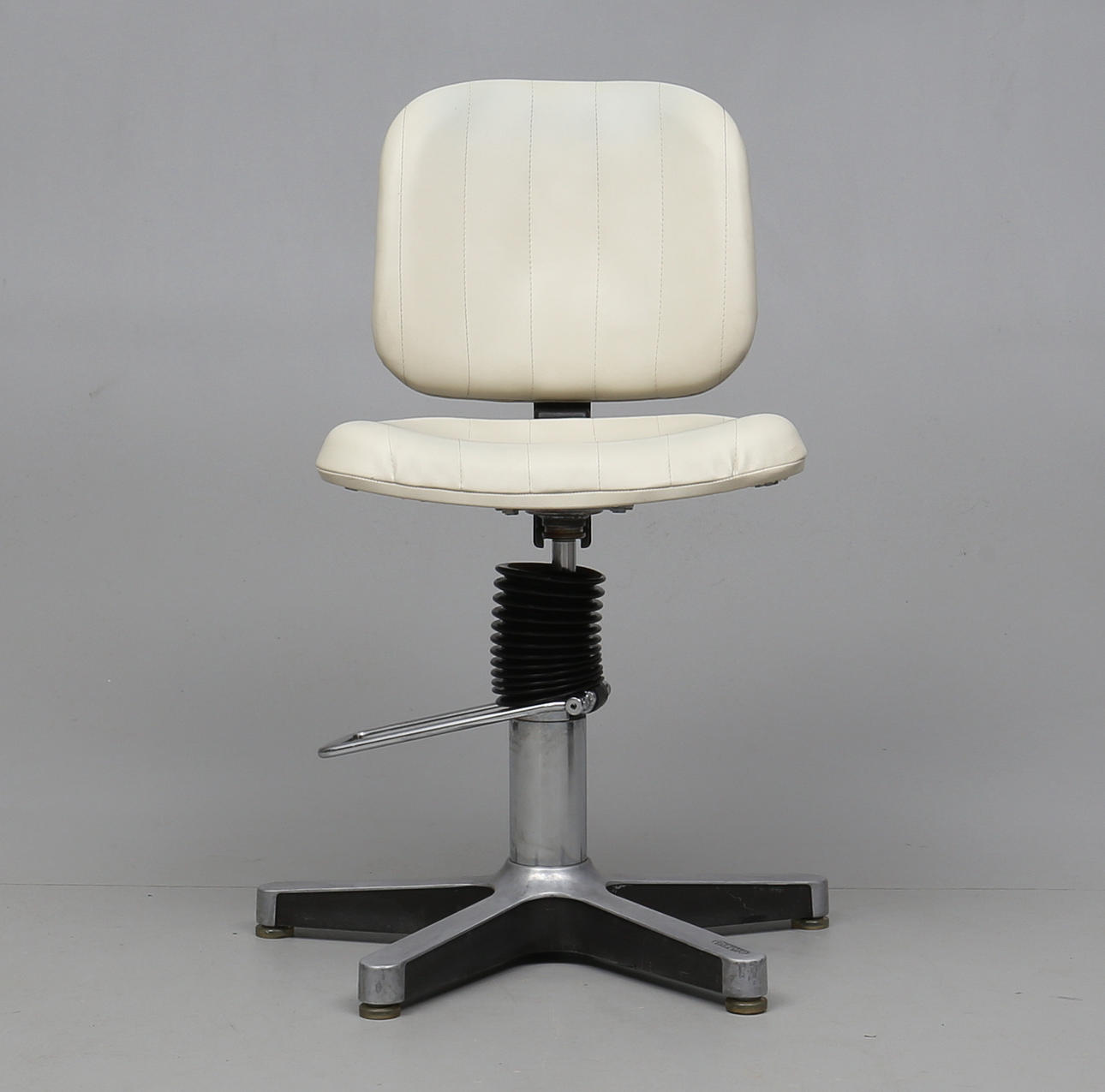 FRISÖRSTOL, Olymp, 1900-tal.